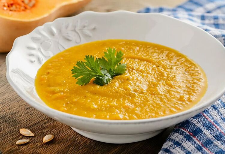 Pumpkin pore soup is a healthy and simple first course for gout. 