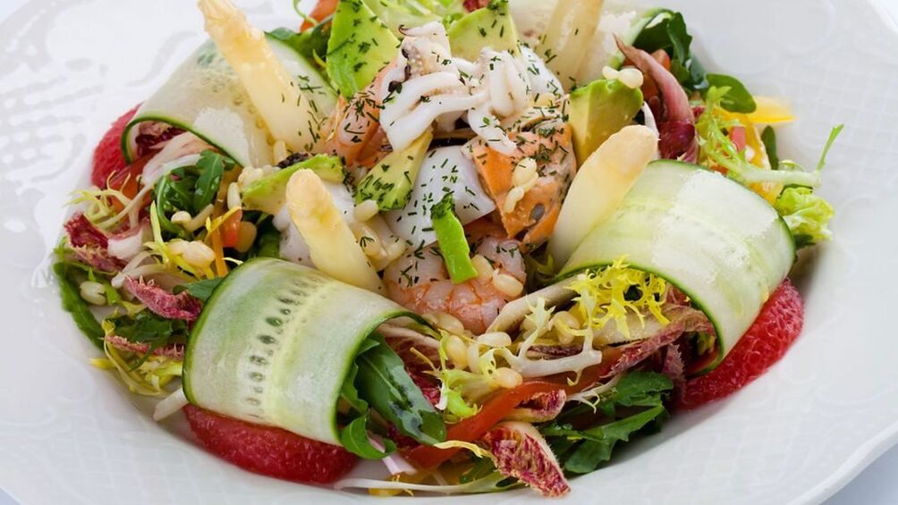 During the Dukan diet transition phase, it is recommended to eat seafood salad